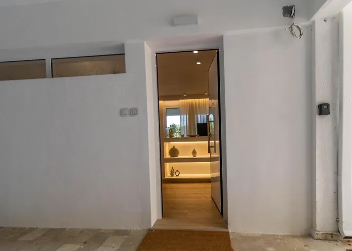 Bohosapiens Atlas With Sea Access